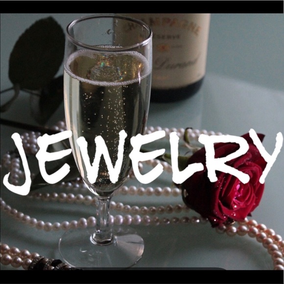 Big selection of jewelry!! 💎 - Picture 1 of 1